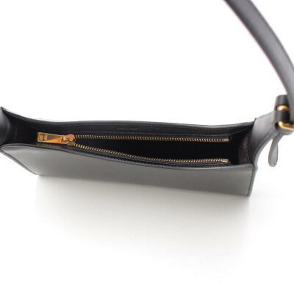 Celine Cuille Triomphe Smooth Calfskin One Shoulder Bag Black - Picture 6 of 10